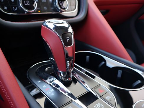 Used 2025 Bentley Bentayga AWD/4WD image 26