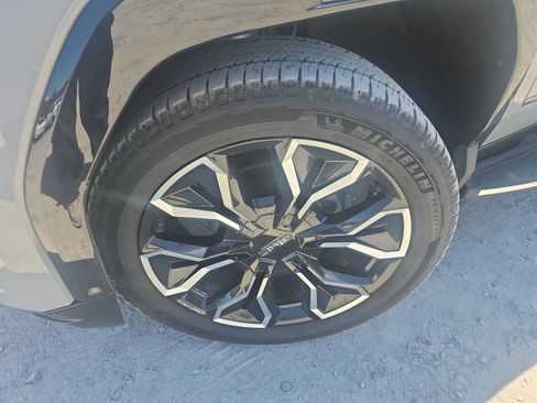 Used 2024 GMC Sierra EV Denali AWD/4WD image 13