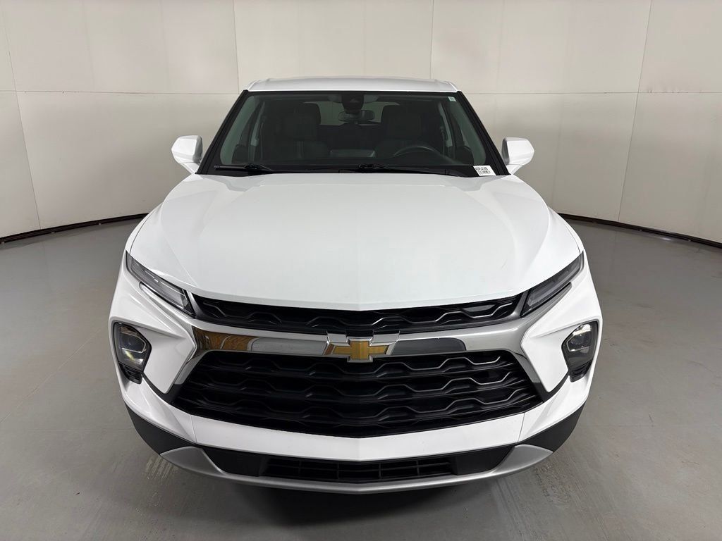 Used 2025 Chevrolet Blazer LT FWD image 3