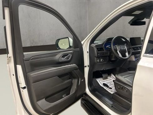 Used 2024 GMC Yukon SLT w/ SLT Luxury Package AWD/4WD image 11