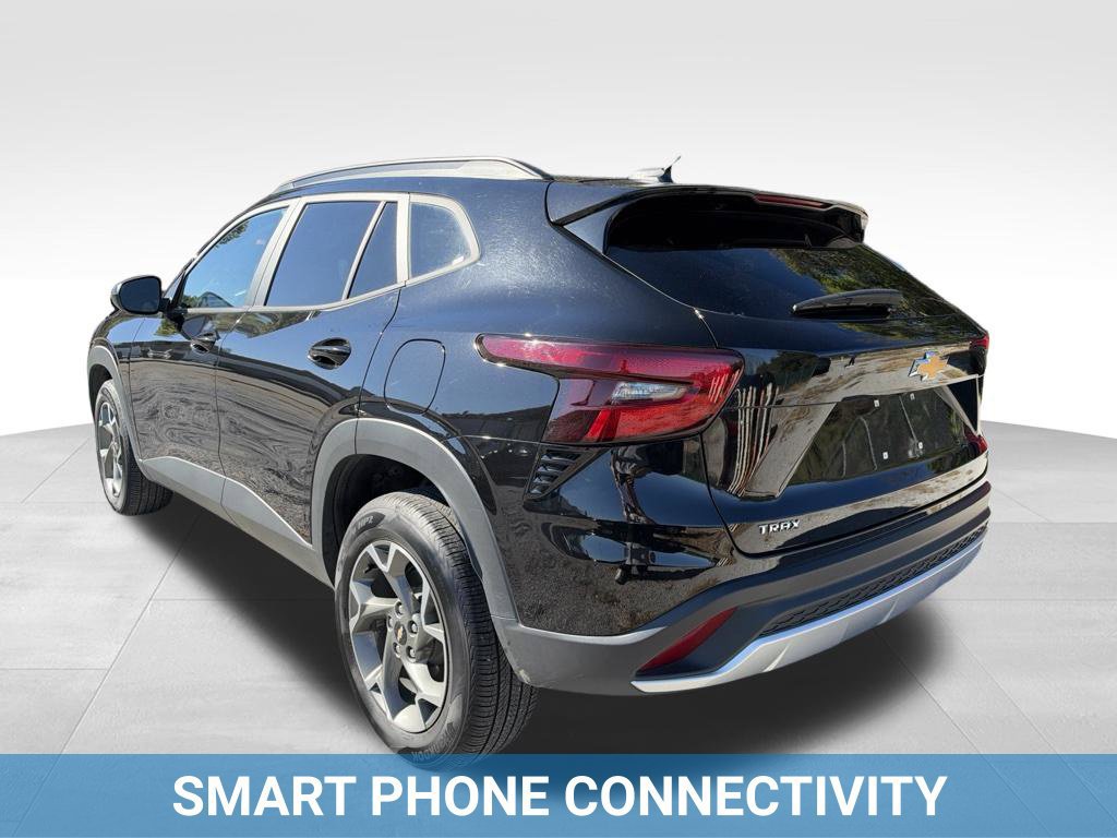 Used 2025 Chevrolet Trax LT FWD image 8