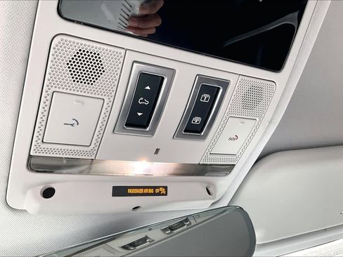 Used 2025 Land Rover Defender 110 S image 39