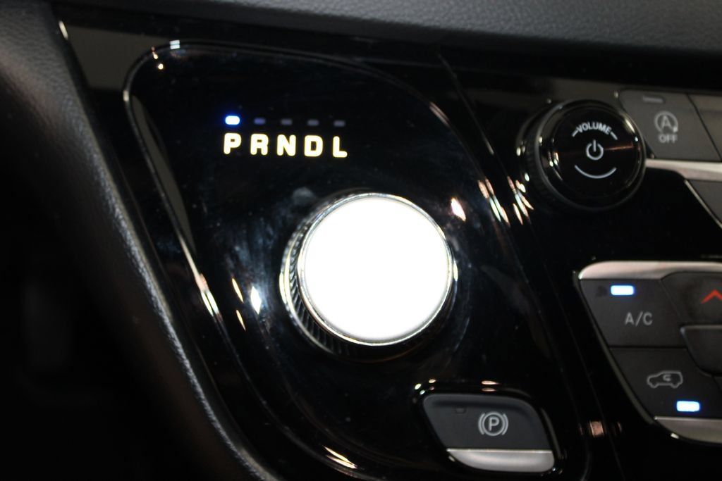 Used 2025 Chrysler Pacifica Select FWD image 42