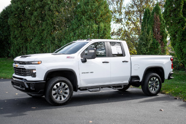 Used 2024 Chevrolet Silverado 2500 Custom w/ Custom Value Package AWD/4WD image 9