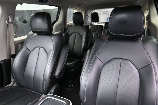 Used 2024 Chrysler Pacifica Limited FWD image 15