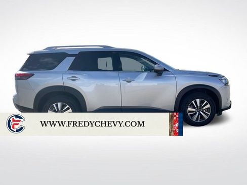 Used 2025 Nissan Pathfinder SL AWD/4WD image 6