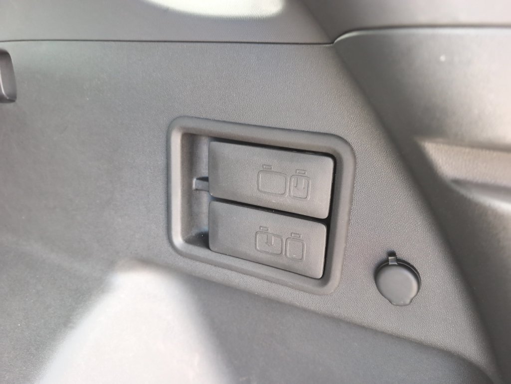 Used 2020 Chevrolet Equinox Premier AWD/4WD image 11