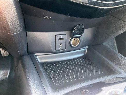 Used 2015 Nissan Rogue SV FWD image 16