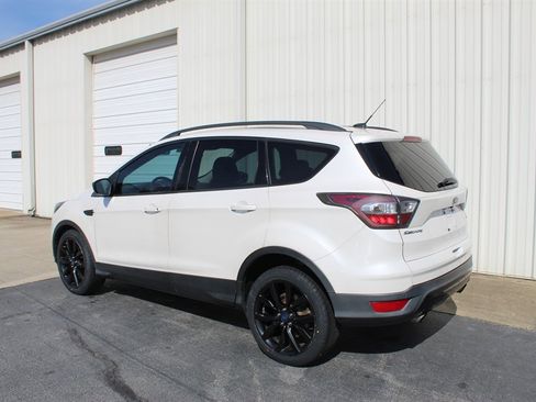 Used 2017 Ford Escape SE w/ Equipment Group 201A FWD image 4