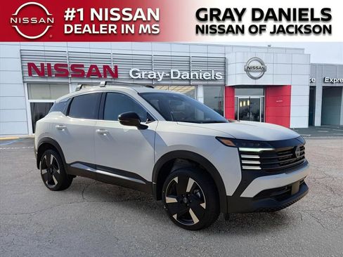 New 2026 Nissan Kicks SR FWD image 1
