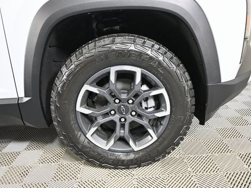 New 2026 Chevrolet Equinox ACTIV w/ Convenience Package III AWD/4WD image 11