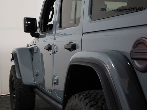 Used 2024 Jeep Wrangler Unlimited Rubicon AWD/4WD image 10