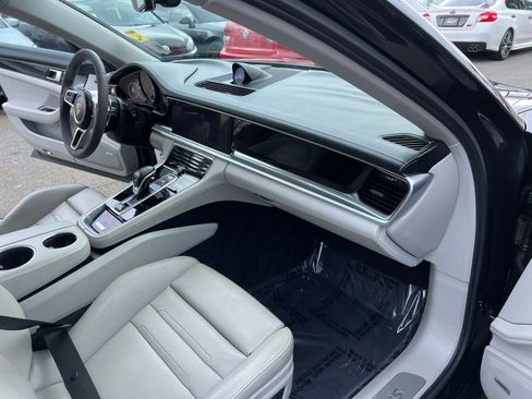 Used 2019 Porsche Panamera 4S image 35