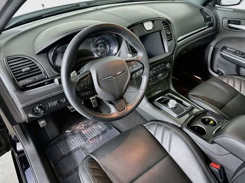 Used 2023 Chrysler 300 C RWD image 2