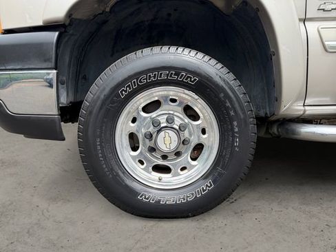 Used 2006 Chevrolet Silverado 2500 LT w/ Heavy-Duty Power Package AWD/4WD image 14
