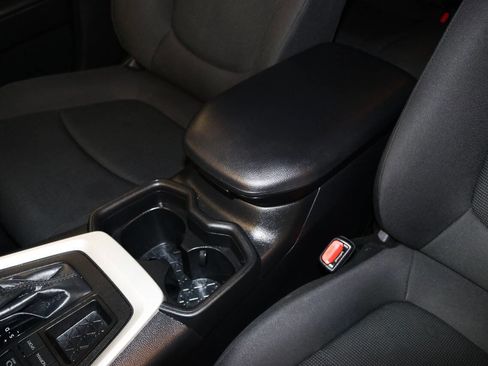 Used 2021 Toyota RAV4 LE image 56