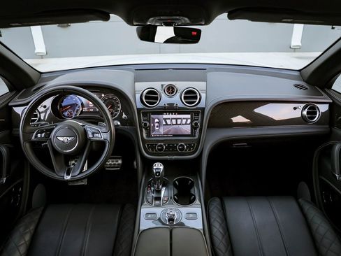 Used 2019 Bentley Bentayga image 35