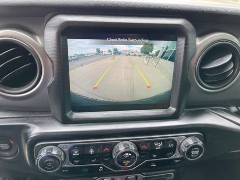 Used 2023 Jeep Wrangler Unlimited w/ Cold Weather Group AWD/4WD image 9
