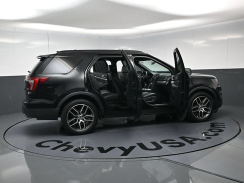 Used 2017 Ford Explorer Sport w/ Equipment Group 401A AWD/4WD image 19