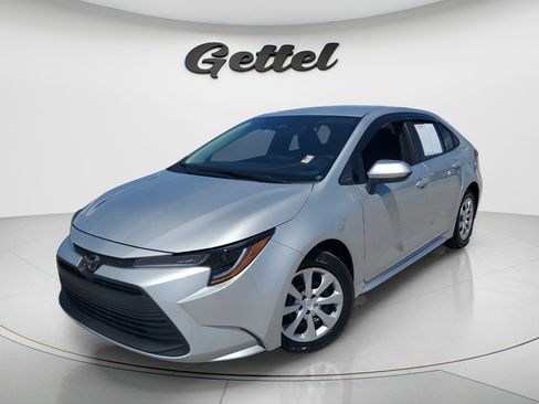 Used 2025 Toyota Corolla LE FWD image 1