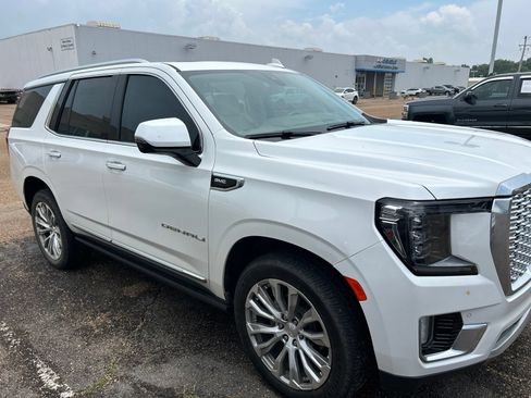 Used 2022 GMC Yukon Denali w/ Denali Premium Package RWD image 12