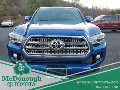 Used 2016 Toyota Tacoma TRD Sport image 3