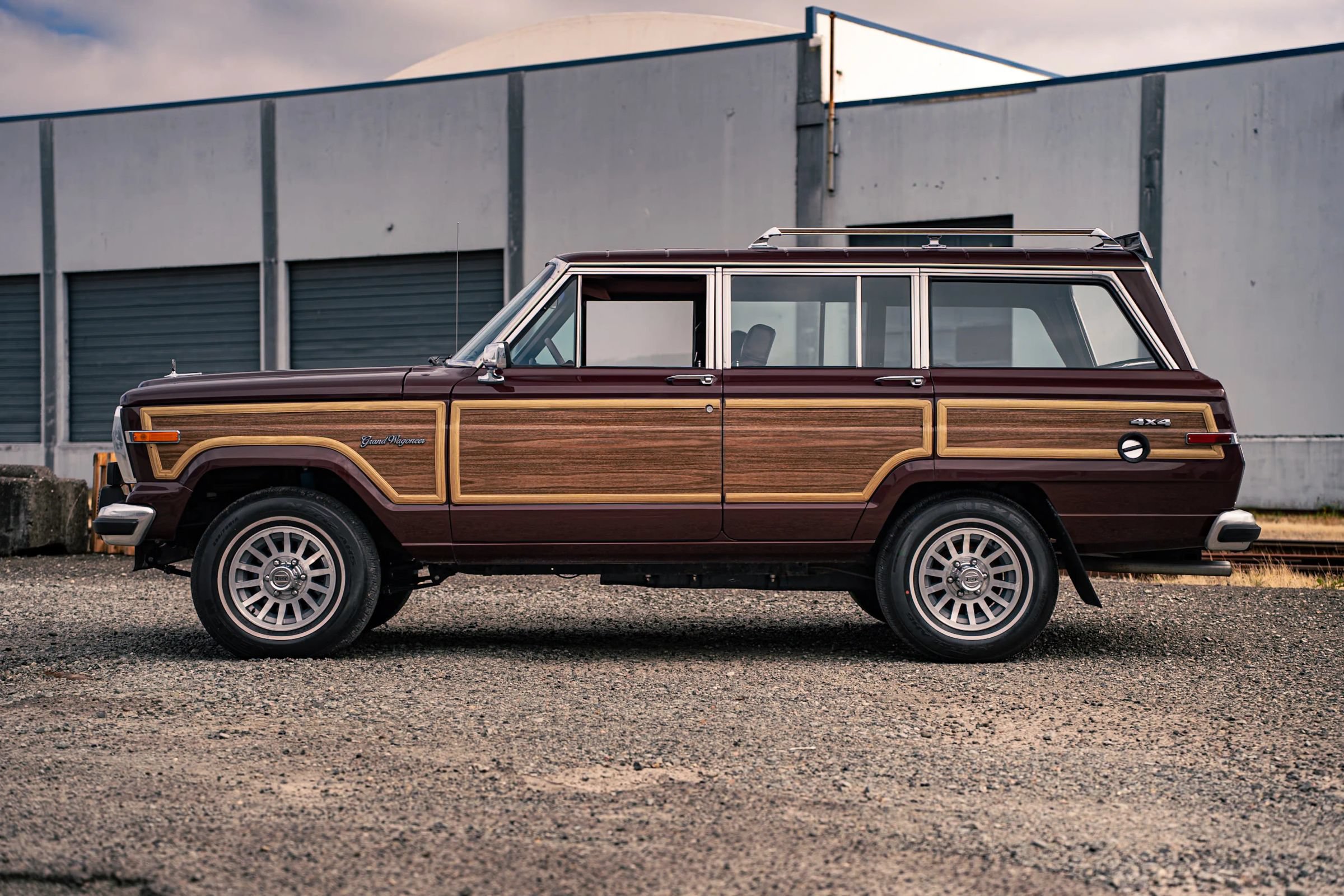 Used 1987 Jeep Grand Wagoneer AWD/4WD image 36
