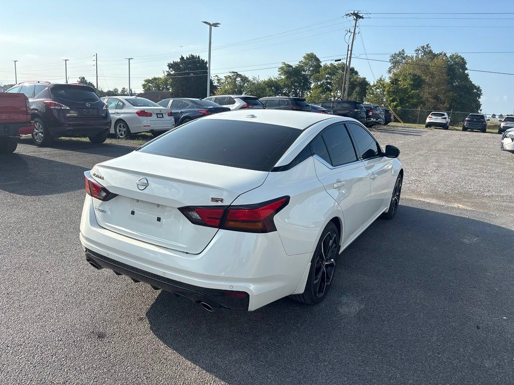Used 2024 Nissan Altima 2.5 SR w/ SR Premium Package FWD image 5