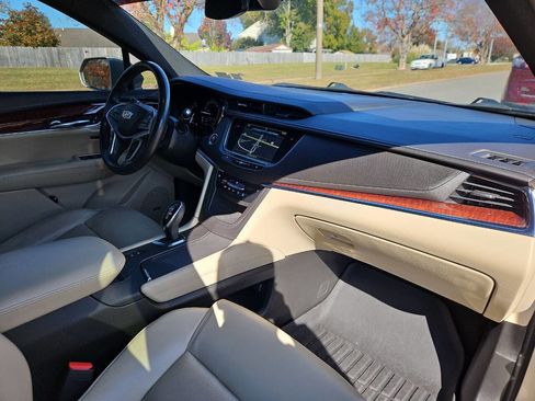 Used 2017 Cadillac XT5 Luxury w/ Driver Awareness Package image 15