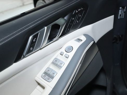 Used 2025 BMW X7 M60i image 31