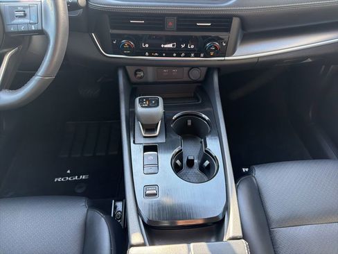 Used 2024 Nissan Rogue SV w/ SV Premium Package FWD image 26