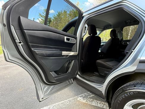 Used 2022 Ford Explorer XLT AWD/4WD image 17