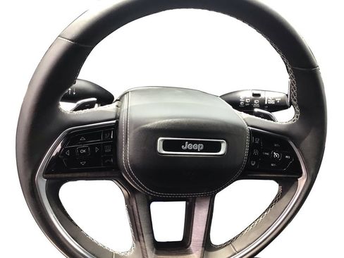 Used 2023 Jeep Grand Cherokee Overland AWD/4WD image 17