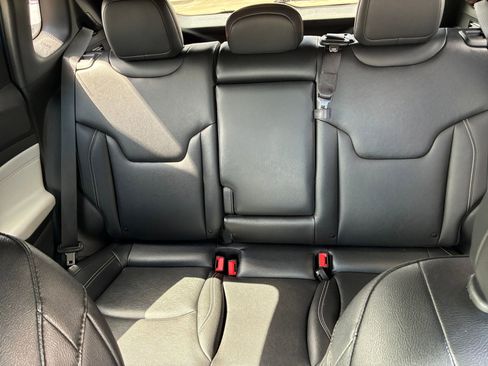 Used 2025 Jeep Compass Limited image 34