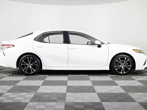 Used 2019 Toyota Camry SE image 9