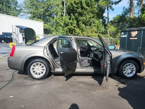 Used 2008 Chrysler 300 Touring RWD image 3