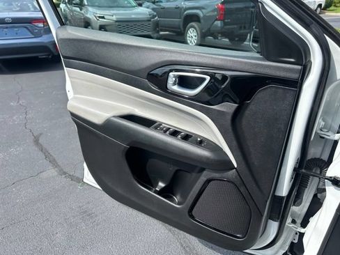 Used 2022 Jeep Compass Limited AWD/4WD image 28