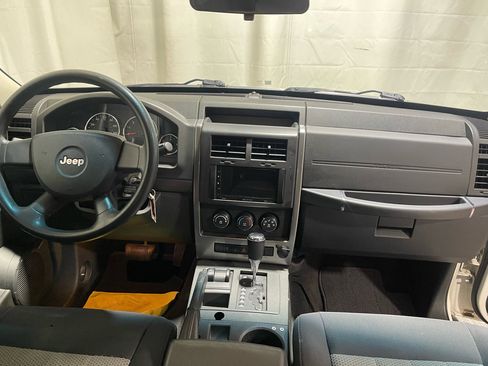 Used 2010 Jeep Liberty Sport w/ Popular Equipment Group image 17