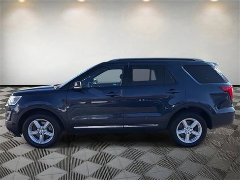 Used 2017 Ford Explorer XLT image 8