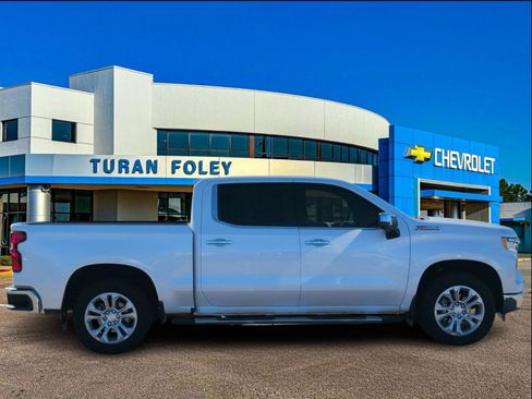 Used 2025 Chevrolet Silverado 1500 LTZ w/ Z71 Off-Road Package image 6