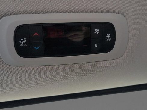 Used 2023 Chrysler Voyager LX FWD image 18