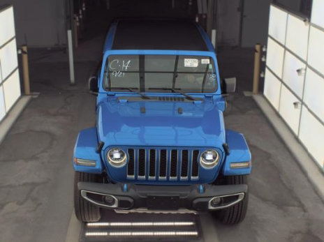 Used 2023 Jeep Wrangler Unlimited Sahara w/ Cold Weather Group AWD/4WD image 2