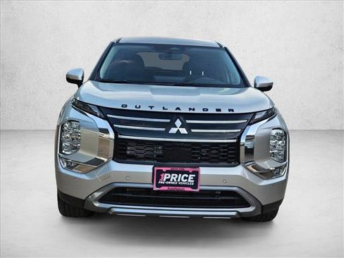 Used 2026 Mitsubishi Outlander SE FWD image 2