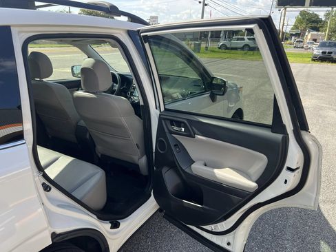 Used 2016 Subaru Forester 2.5i Touring w/ Eyesight & Navigation System AWD/4WD image 18