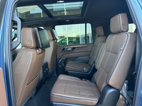 New 2026 Chevrolet Suburban High Country AWD/4WD image 16