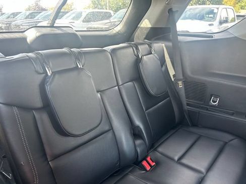 Used 2023 Ford Explorer Limited AWD/4WD image 9