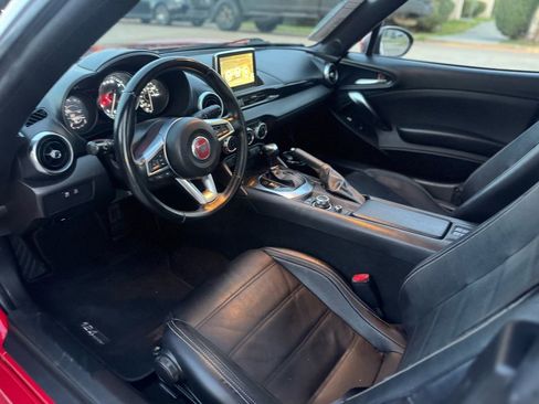 Used 2018 FIAT 124 Spider Lusso w/ Navigation & Sound Group image 7