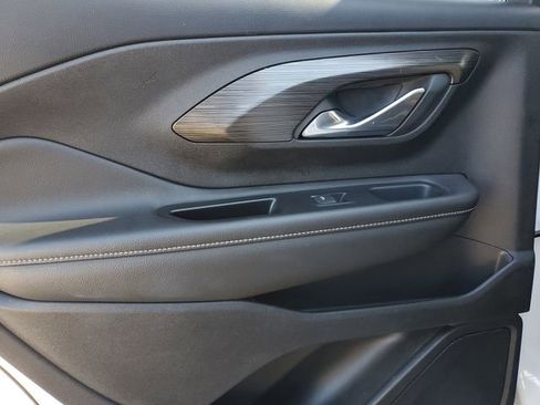 Used 2023 GMC Terrain SLT image 16