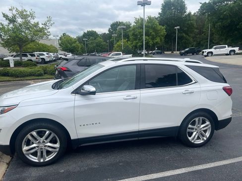 Used 2018 Chevrolet Equinox Premier FWD image 2