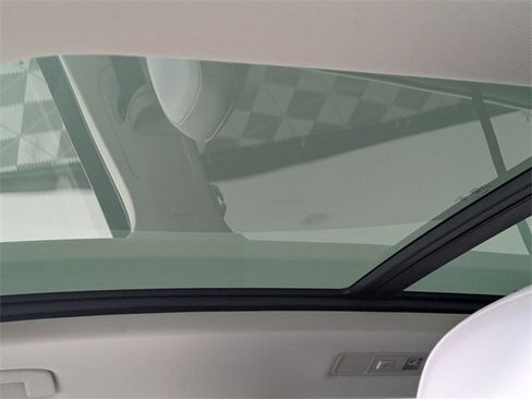 Used 2024 Volkswagen Tiguan SE image 13